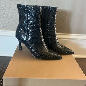 Steve Madden 7 Elegant Black Snake Print Ankle Boots patent leather, 3 inch heel